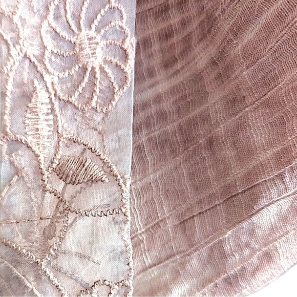 Minkas Sophia Duster with Beautiful Pink Lace and Patchwork Design - Picture 11 of 11